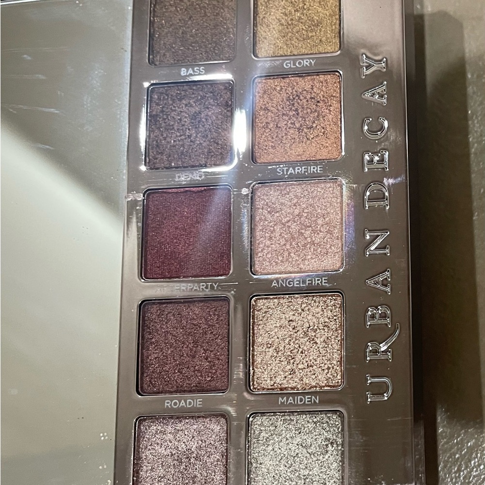 Urban Decay Heavy Metals Eyeshadow Palette - Picture 5 of 7
